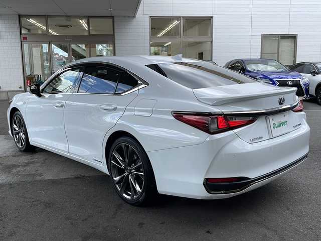 レクサス ＥＳ 300h Fスポーツ 京都府 2021(令3)年 8.9万km ホワイトノーヴァガラスフレーク 純正ナビ　/ワンオーナー　/カラーＨＵＤ　/デジタルインナーミラー　/パノラミックビューモニター　/サンルーフ　/ステアリングヒーター　/電動リアゲート　/３眼フルＬＥＤヘッドランプ/ＢＳＭ　/クリアランスソナー/ナノイー　/地デジ・フルセグ　/スポーツシート/19インチツインスポークダークプレミアムAW/Fエンブレム付革巻きステアリングホイール/ワンオーナー/オートマチックハイビーム/レーダークルーズコントロール/ウィンカーミラー/スマートキー/スポーツシート/ETC2.0ビルトイン/ドライブレコーダー（Yupiteru）