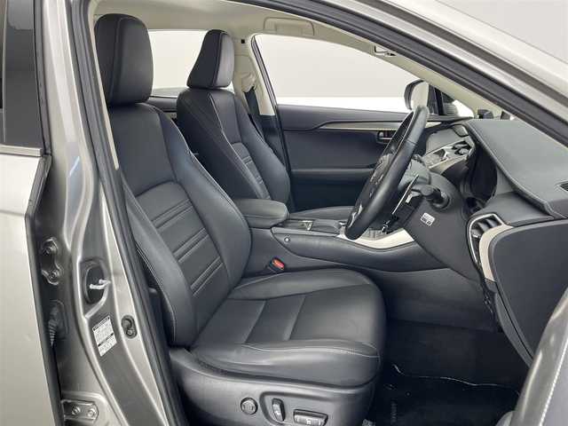 レクサス ＮＸ 300h ブラックシークエンス 愛知県 2019(平31)年 8.4万km ソニックチタニウム 純１０型ＤＡナビ　フルセグＴＶ　Ｂｌｕｅｔｏｏｔｈ　全方位カメラ　３眼ＬＥＤヘッドライト　黒革　レクサスセーフティシステム　パワーバックドア　ＢＳＭ　ドラレコ　ＥＴＣ２．０　追従クルコン　衝突軽減