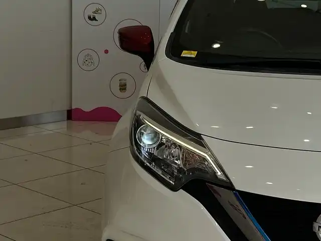 日産 ノート e－パワー ニスモ 埼玉県 2017(平29)年 6.4万km ブリリアントホワイトパール エマージェンシーブレーキ　/純正メモリナビ/　　CD/DVD/BT/フルセグ/LEDオートライト　/純正16インチアルミホイール　/ETC