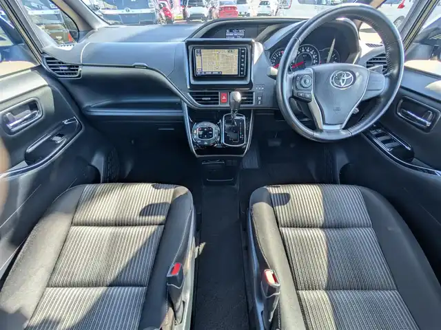 トヨタ ヴォクシー ZS 煌Ⅱ 福井県 2020(令2)年 3.2万km ブラック 純正16インチAW/両側パワースライドドア/LEDヘッドライト/クルーズコントロール/前後コーナーセンサー/前後ドライブレコーダー/ビルトインETC/衝突被害軽減システム/バックカメラ/純正SDナビ/フルセグテレビ/レーンキープアシスト/横滑り防止装置/盗難防止装置/オートマチックハイビーム/アイドリングストップ/スマートキー/ダブルエアバッグ