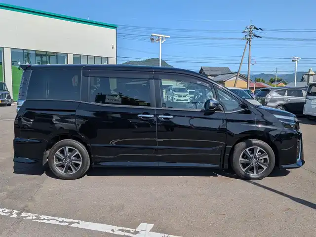 トヨタ ヴォクシー ZS 煌Ⅱ 福井県 2020(令2)年 3.2万km ブラック 純正16インチAW/両側パワースライドドア/LEDヘッドライト/クルーズコントロール/前後コーナーセンサー/前後ドライブレコーダー/ビルトインETC/衝突被害軽減システム/バックカメラ/純正SDナビ/フルセグテレビ/レーンキープアシスト/横滑り防止装置/盗難防止装置/オートマチックハイビーム/アイドリングストップ/スマートキー/ダブルエアバッグ