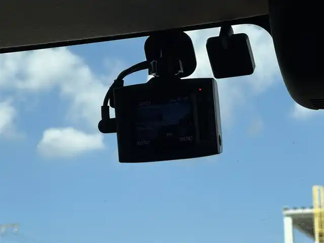 スズキ スペーシア ギア HYBRID XZ 滋賀県 2023(令5)年 2.3万km アクティブイエロー/ガンメタリック2トーン 純正8インチナビ/両側パワースライドドア/追従クルーズコントロール/全方位カメラ・バックカメラ/コーナーセンサー/LEDヘッドライト/シートヒーター/CD/DVD/SD/Bluetooth/フルセグ/ヘッドアップディスプレイ/スマートキー/ETC/スペアキー