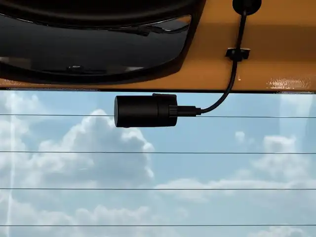 スズキ スペーシア ギア HYBRID XZ 滋賀県 2023(令5)年 2.3万km アクティブイエロー/ガンメタリック2トーン 純正8インチナビ/両側パワースライドドア/追従クルーズコントロール/全方位カメラ・バックカメラ/コーナーセンサー/LEDヘッドライト/シートヒーター/CD/DVD/SD/Bluetooth/フルセグ/ヘッドアップディスプレイ/スマートキー/ETC/スペアキー