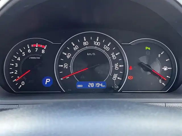 トヨタ ノア Si 佐賀県 2021(令3)年 2.9万km ブラック 純正SDナビゲーション「NSZT-W62G」/・AM/FM/CD/DVD/フルセグ/BT//・バックカメラ/前後ドライブレコーダー/社外フリップダウンモニター/USB入力端子/純正16インチアルミホイール/黒レザーシートカバー/スマートキー/LEDヘッドライト/・オートマチックハイビーム/オートエアコン/ETC/ドアバイザー/新車保証書/取扱説明書/スペアキー1本/Toyota Safety Sense/・プリクラッシュセーフティ/・クルーズコントロール/・インテリジェントクリアランスソナー/・リヤクロストラフィックアラート/・VSC（車両安定制御システム）/・TRC（トラクションコントロール）/・ヒルスタートアシストコントロール