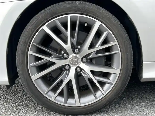レクサス ＧＳ 300h バージョンL 茨城県 2015(平27)年 5万km ソニックシルバー 純正ナビ/Bluetooth/CD/DVD/ブルーレイ/フルセグ/バックカメラ/純正ビルトインETC2.0/セーフティシステムプラス/メーカーオプション三眼LEDヘッドライト/メーカーオプション19インチアルミホイール/BSM/後期型ワイドマルチモニター/レーダークルーズコントロール/レーンキープアシスト・プリクラッシュS/黒レザーシート/前席パワーシート/前席シートヒーター/前席エアシート/パワーバックドア/クルーズコントロール/パドルシフト/前後コーナーセンサー/LEDヘッドライト/フォグランプ/オートライト/ETC/AUX