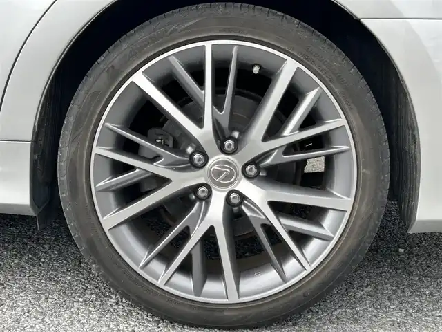 レクサス ＧＳ 300h バージョンL 茨城県 2015(平27)年 5万km ソニックシルバー 純正ナビ/Bluetooth/CD/DVD/ブルーレイ/フルセグ/バックカメラ/純正ビルトインETC2.0/セーフティシステムプラス/メーカーオプション三眼LEDヘッドライト/メーカーオプション19インチアルミホイール/BSM/後期型ワイドマルチモニター/レーダークルーズコントロール/レーンキープアシスト・プリクラッシュS/黒レザーシート/前席パワーシート/前席シートヒーター/前席エアシート/パワーバックドア/クルーズコントロール/パドルシフト/前後コーナーセンサー/LEDヘッドライト/フォグランプ/オートライト/ETC/AUX