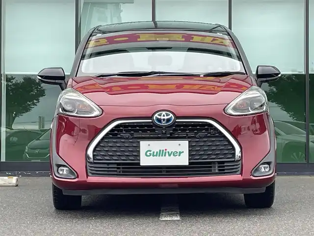 トヨタ シエンタ ハイブリッド G クエロ 和歌山県 2018(平30)年 3.6万km ブラックマイカ/センシュアルレッドマイカ 純正9インチナビ（NSZT-Y68T)/全方位カメラ/フルセグTV/BT/CD/DVD/衝突軽減ブレーキ/クルーズコントロール/レーンキープアシスト/前後コーナーセンサー/オートライト/両側パワスラ/ドラレコ/ビルトインETC2.0 /シートヒーター/ステアリングヒーター/ステアリングリモコン/ワイパーデアイサー/LEDヘッドライト/フォグランプ/ドアバイザー