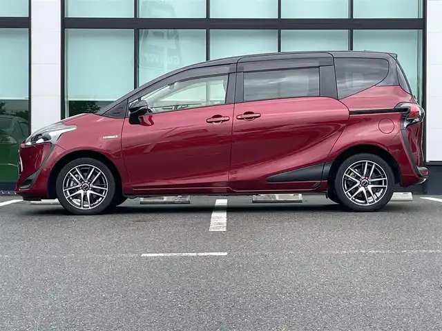トヨタ シエンタ ハイブリッド G クエロ 和歌山県 2018(平30)年 3.6万km ブラックマイカ/センシュアルレッドマイカ 純正9インチナビ（NSZT-Y68T)/全方位カメラ/フルセグTV/BT/CD/DVD/衝突軽減ブレーキ/クルーズコントロール/レーンキープアシスト/前後コーナーセンサー/オートライト/両側パワスラ/ドラレコ/ビルトインETC2.0 /シートヒーター/ステアリングヒーター/ステアリングリモコン/ワイパーデアイサー/LEDヘッドライト/フォグランプ/ドアバイザー