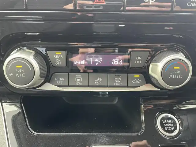 日産 セレナ ハイウェイスター V 千葉県 2020(令2)年 5.2万km ブリリアントホワイトパール プロパイロット/純正10インチSDナビ【MM520D-L】/・CD/DVD/Blu-ray/MSV/Bluetooth/フルセグ/アラウンドビューモニター/純正フリップダウンモニター/両後ハンズフリーオートスライドドア/インテリジェントパーキングアシスト/全方位運転支援システム/・車線逸脱防止支援システム/・インテリジェントエマージェンシーブレーキ/・後方・後退時車両検知警報/・ブラインドスポットモニター/インテリジェントキー/前後コーナーセンサー/純正前後ドライブレコーダー/ETC/純正16インチアルミホイール/アイドリングストップ/純正LEDヘッドライト/フォグランプ/ドアバイザー/本革巻きステアリング/サイド＆カーテンエアバッグ/新車時保証書＆取扱説明書