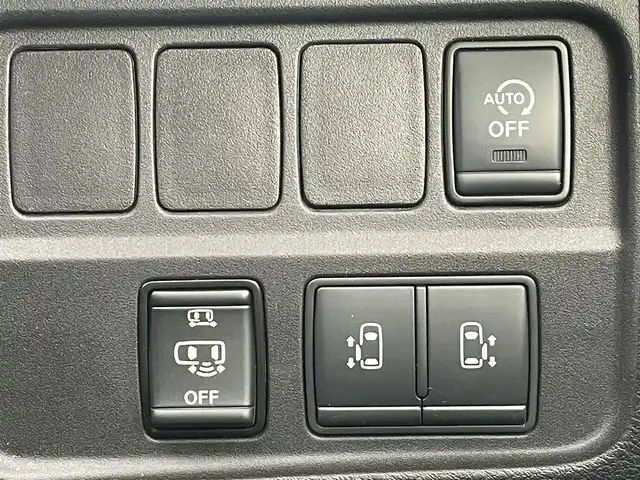 日産 セレナ ハイウェイスター V 千葉県 2020(令2)年 5.2万km ブリリアントホワイトパール プロパイロット/純正10インチSDナビ【MM520D-L】/・CD/DVD/Blu-ray/MSV/Bluetooth/フルセグ/アラウンドビューモニター/純正フリップダウンモニター/両後ハンズフリーオートスライドドア/インテリジェントパーキングアシスト/全方位運転支援システム/・車線逸脱防止支援システム/・インテリジェントエマージェンシーブレーキ/・後方・後退時車両検知警報/・ブラインドスポットモニター/インテリジェントキー/前後コーナーセンサー/純正前後ドライブレコーダー/ETC/純正16インチアルミホイール/アイドリングストップ/純正LEDヘッドライト/フォグランプ/ドアバイザー/本革巻きステアリング/サイド＆カーテンエアバッグ/新車時保証書＆取扱説明書