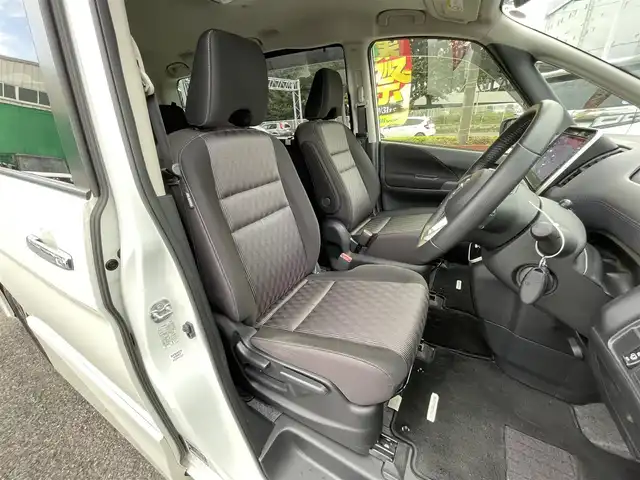 日産 セレナ ハイウェイスター V 千葉県 2020(令2)年 5.2万km ブリリアントホワイトパール プロパイロット/純正10インチSDナビ【MM520D-L】/・CD/DVD/Blu-ray/MSV/Bluetooth/フルセグ/アラウンドビューモニター/純正フリップダウンモニター/両後ハンズフリーオートスライドドア/インテリジェントパーキングアシスト/全方位運転支援システム/・車線逸脱防止支援システム/・インテリジェントエマージェンシーブレーキ/・後方・後退時車両検知警報/・ブラインドスポットモニター/インテリジェントキー/前後コーナーセンサー/純正前後ドライブレコーダー/ETC/純正16インチアルミホイール/アイドリングストップ/純正LEDヘッドライト/フォグランプ/ドアバイザー/本革巻きステアリング/サイド＆カーテンエアバッグ/新車時保証書＆取扱説明書