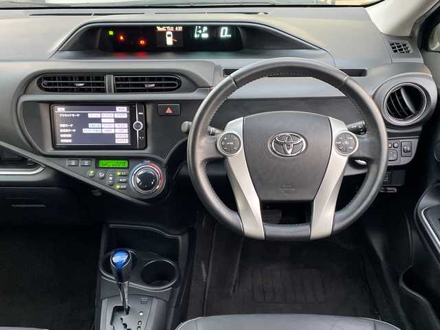 トヨタ アクア G ブラックソフトレザーセレ 千葉県 2014(平26)年 4万km コバルトブルーメタリック 純正メモリナビ/(フルセグTV/BT/CD/DVD/FM/AM)/バックカメラ/ルーフラッピング/レザーシート/ETC/アイドリングストップ/オートライト/ウィンカーミラー/電動格納ミラー/社外15インチAW/ローダウン/プッシュスタート/スマートキー/フロアマット/ドアバイザー/スペアキー