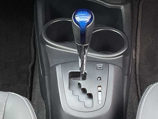 トヨタ アクア G ブラックソフトレザーセレ 千葉県 2014(平26)年 4万km コバルトブルーメタリック 純正メモリナビ/(フルセグTV/BT/CD/DVD/FM/AM)/バックカメラ/ルーフラッピング/レザーシート/ETC/アイドリングストップ/オートライト/ウィンカーミラー/電動格納ミラー/社外15インチAW/ローダウン/プッシュスタート/スマートキー/フロアマット/ドアバイザー/スペアキー