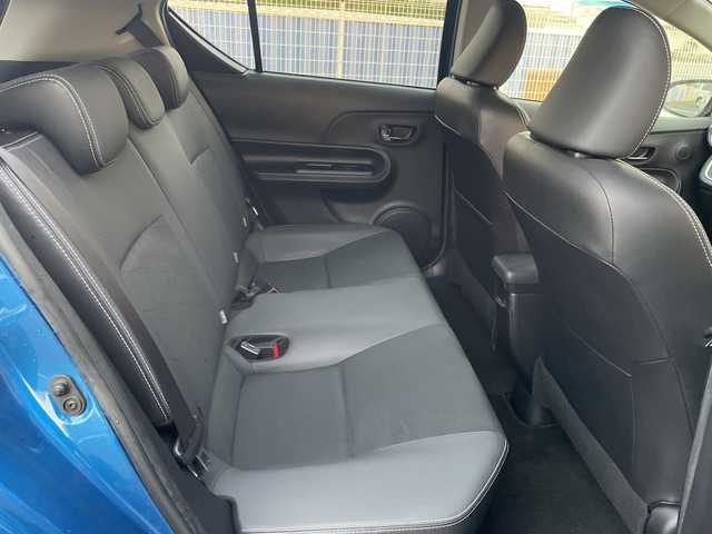 トヨタ アクア G ブラックソフトレザーセレ 千葉県 2014(平26)年 4万km コバルトブルーメタリック 純正メモリナビ/(フルセグTV/BT/CD/DVD/FM/AM)/バックカメラ/ルーフラッピング/レザーシート/ETC/アイドリングストップ/オートライト/ウィンカーミラー/電動格納ミラー/社外15インチAW/ローダウン/プッシュスタート/スマートキー/フロアマット/ドアバイザー/スペアキー