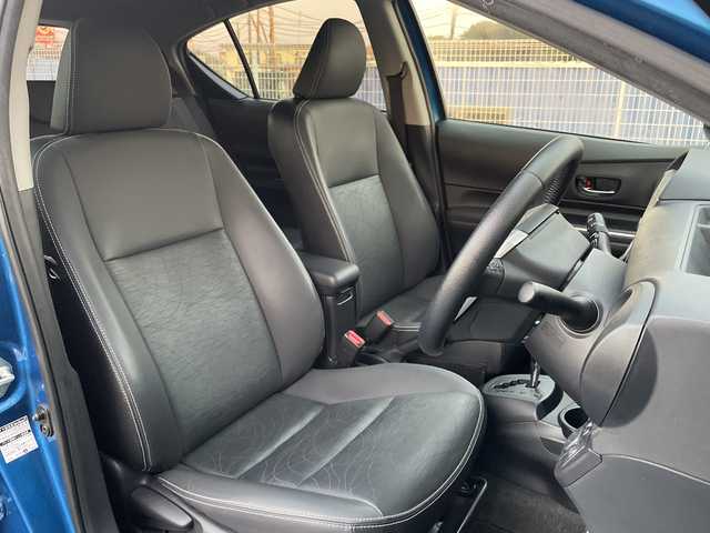 トヨタ アクア G ブラックソフトレザーセレ 千葉県 2014(平26)年 4万km コバルトブルーメタリック 純正メモリナビ/(フルセグTV/BT/CD/DVD/FM/AM)/バックカメラ/ルーフラッピング/レザーシート/ETC/アイドリングストップ/オートライト/ウィンカーミラー/電動格納ミラー/社外15インチAW/ローダウン/プッシュスタート/スマートキー/フロアマット/ドアバイザー/スペアキー