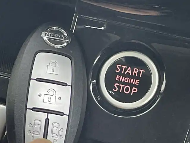 日産 セレナ ハイウェイスター G プロパイロットED 群馬県 2016(平28)年 8.8万km ブリリアントホワイトパール プロパイロット　純正９型ナビ　純正フリップダウンモニター　フルセグＴＶ　バックカメラ　アイドリングストップ　衝突被害軽減ブレーキ　レーンアシスト　ＬＥＤヘッドライト　ＥＴＣ　スマートキー　禁煙車