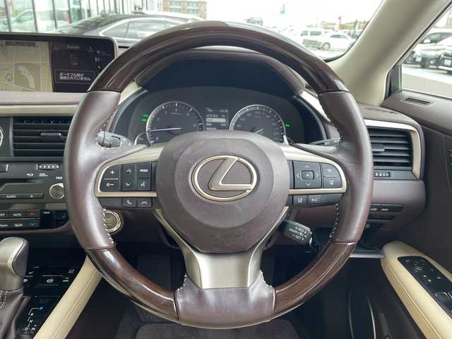 レクサス ＲＸ 200t バージョンL 愛知県 2017(平29)年 2.8万km ソニッククォーツ レクサスセーフティセンス/純正12型ナビ/三眼LEDヘッドライト/全方位カメラ/レーダークルーズコントロール/シートヒーター/エアシート/電動リアゲート/パワーシート/ヘッドアップディスプレイ/コーナーセンサー/純正アルミホイール/ETC2.0/ブラインドスポットモニター/ステアリングヒーター/レーンキープアシスト/オートマチックハイビーム/ドライブレコーダー/衝突軽減システム/フルセグ/CD DVD/Bluetooth/ステアリングスイッチ/スマートキー/プッシュスタート