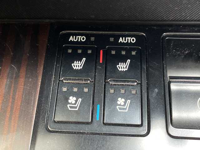 レクサス ＲＸ 200t バージョンL 愛知県 2017(平29)年 2.8万km ソニッククォーツ レクサスセーフティセンス/純正12型ナビ/三眼LEDヘッドライト/全方位カメラ/レーダークルーズコントロール/シートヒーター/エアシート/電動リアゲート/パワーシート/ヘッドアップディスプレイ/コーナーセンサー/純正アルミホイール/ETC2.0/ブラインドスポットモニター/ステアリングヒーター/レーンキープアシスト/オートマチックハイビーム/ドライブレコーダー/衝突軽減システム/フルセグ/CD DVD/Bluetooth/ステアリングスイッチ/スマートキー/プッシュスタート