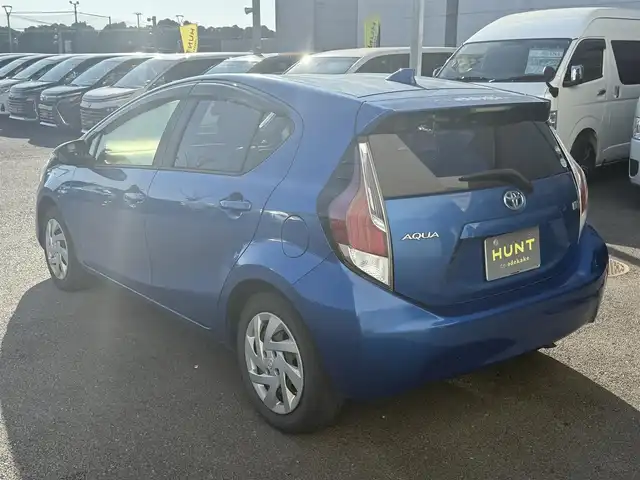 トヨタ アクア S 千葉県 2015(平27)年 13.4万km コバルトブルーメタリック 純正ナビ（ＦＭ／ＡＭ／ＣＤ／ＤＶＤ／ＢＴ）/フルセグＴＶ/バックカメラ/前席シートヒーター/オートライト/ビルトインＥＴＣ/プッシュスタート/スマートキー/ハロゲンライト/アイドリングストップ