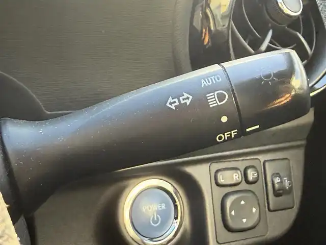 トヨタ アクア S 千葉県 2015(平27)年 13.4万km コバルトブルーメタリック 純正ナビ（ＦＭ／ＡＭ／ＣＤ／ＤＶＤ／ＢＴ）/フルセグＴＶ/バックカメラ/前席シートヒーター/オートライト/ビルトインＥＴＣ/プッシュスタート/スマートキー/ハロゲンライト/アイドリングストップ