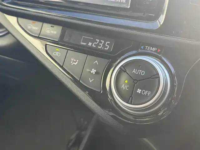 トヨタ アクア S 千葉県 2015(平27)年 13.4万km コバルトブルーメタリック 純正ナビ（ＦＭ／ＡＭ／ＣＤ／ＤＶＤ／ＢＴ）/フルセグＴＶ/バックカメラ/前席シートヒーター/オートライト/ビルトインＥＴＣ/プッシュスタート/スマートキー/ハロゲンライト/アイドリングストップ