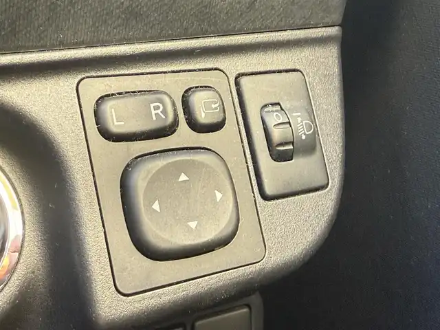 トヨタ アクア S 千葉県 2015(平27)年 13.4万km コバルトブルーメタリック 純正ナビ（ＦＭ／ＡＭ／ＣＤ／ＤＶＤ／ＢＴ）/フルセグＴＶ/バックカメラ/前席シートヒーター/オートライト/ビルトインＥＴＣ/プッシュスタート/スマートキー/ハロゲンライト/アイドリングストップ