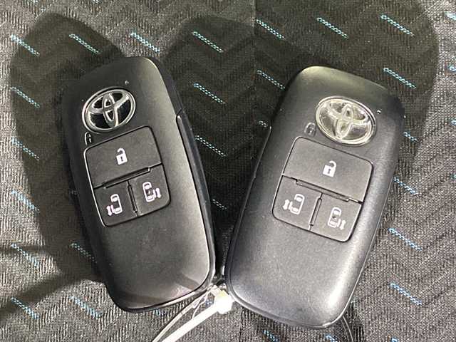 トヨタ ルーミー カスタムG－T 神奈川県 2022(令4)年 2.5万km パールホワイトⅢ 純正9インチSDナビ（NSZT-Y68T)/スマートアシスト/ターボ/ドライブレコーダー/衝突被害軽減システム/バックカメラ/アダプティブクルーズコントロール/両側パワースライドドア/横滑り防止装置/ETC/LEDヘッドライト/オートライト/ウィンカーミラー/電動格納ミラー/純正15インチAW/シートヒーター/シートリフター/プッシュスタート/スマートキー/フロアマット/スペアキー/取扱説明書