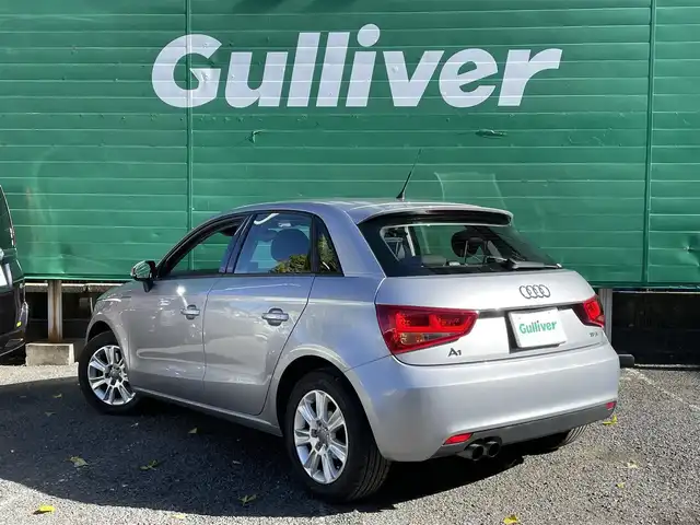 アウディ Ａ１ スポーツバック 1．4TFSI 東京都 2014(平26)年 3.2万km フローレットシルバーM バイキセノンパッケージ/・HIDヘッドランプ/純正ナビ/・フルセグTV/DVD/Bluetooth/ターボ/スマートキー/プッシュスタート/純正アルミホイール15インチ/保証書/取扱説明書/スペアキー