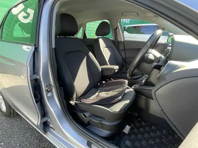 アウディ Ａ１ スポーツバック 1．4TFSI 東京都 2014(平26)年 3.2万km フローレットシルバーM バイキセノンパッケージ/・HIDヘッドランプ/純正ナビ/・フルセグTV/DVD/Bluetooth/ターボ/スマートキー/プッシュスタート/純正アルミホイール15インチ/保証書/取扱説明書/スペアキー