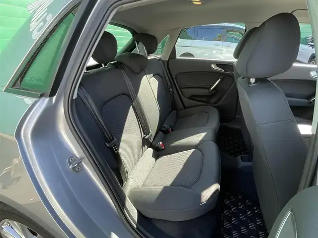 アウディ Ａ１ スポーツバック 1．4TFSI 東京都 2014(平26)年 3.2万km フローレットシルバーM バイキセノンパッケージ/・HIDヘッドランプ/純正ナビ/・フルセグTV/DVD/Bluetooth/ターボ/スマートキー/プッシュスタート/純正アルミホイール15インチ/保証書/取扱説明書/スペアキー