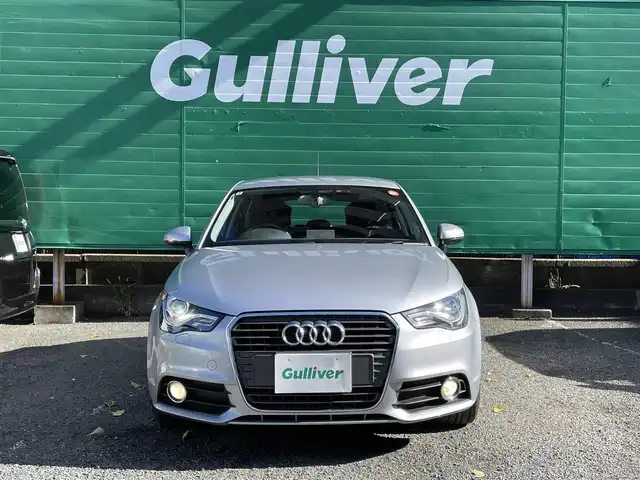 アウディ Ａ１ スポーツバック 1．4TFSI 東京都 2014(平26)年 3.2万km フローレットシルバーM バイキセノンパッケージ/・HIDヘッドランプ/純正ナビ/・フルセグTV/DVD/Bluetooth/ターボ/スマートキー/プッシュスタート/純正アルミホイール15インチ/保証書/取扱説明書/スペアキー
