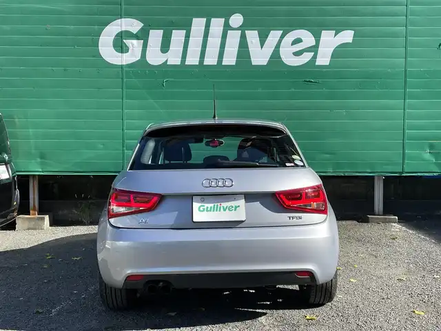 アウディ Ａ１ スポーツバック 1．4TFSI 東京都 2014(平26)年 3.2万km フローレットシルバーM バイキセノンパッケージ/・HIDヘッドランプ/純正ナビ/・フルセグTV/DVD/Bluetooth/ターボ/スマートキー/プッシュスタート/純正アルミホイール15インチ/保証書/取扱説明書/スペアキー