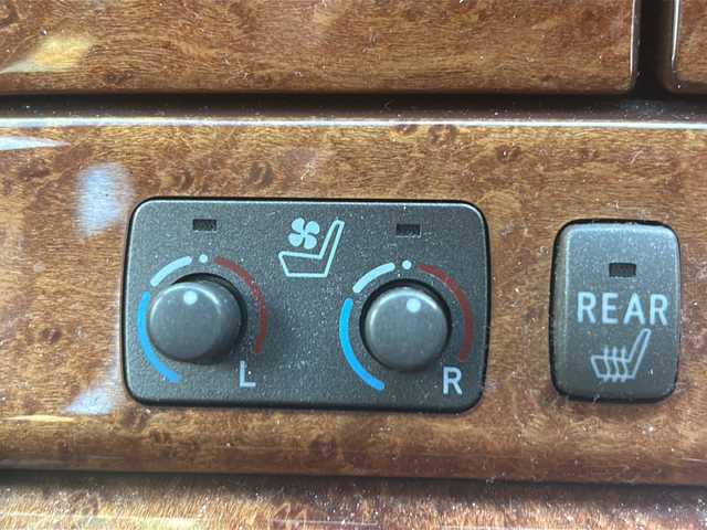 トヨタ セルシオ C インテリアセレクション 高知県 2001(平13)年 6.1万km ブラック サンルーフ/レザーシート/全席シートヒーター/前席エアシート/パワーシート/メモリー機能付きシート/リモコンキー/スペアキー１本/純正ナビ/CD/オートライト/純正フロアマット