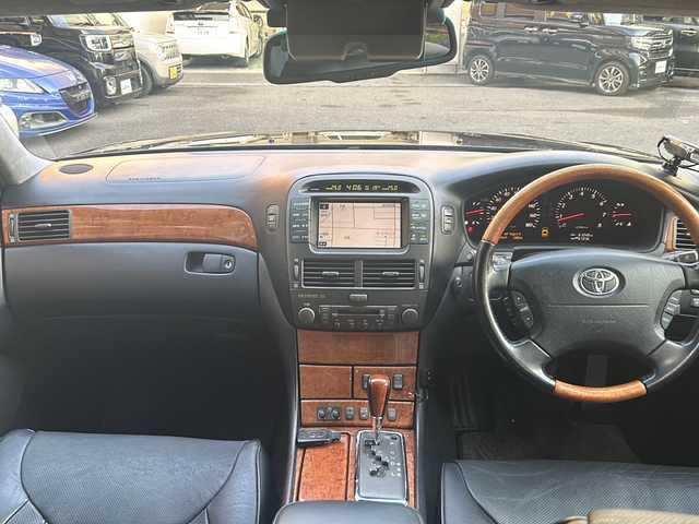 トヨタ セルシオ C インテリアセレクション 高知県 2001(平13)年 6.1万km ブラック サンルーフ/レザーシート/全席シートヒーター/前席エアシート/パワーシート/メモリー機能付きシート/リモコンキー/スペアキー１本/純正ナビ/CD/オートライト/純正フロアマット