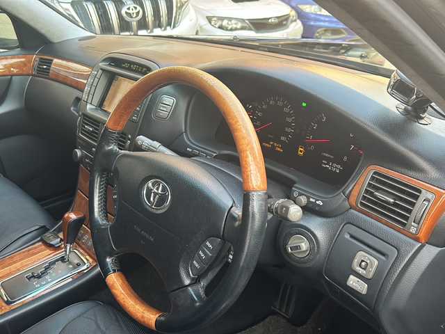 トヨタ セルシオ C インテリアセレクション 高知県 2001(平13)年 6.1万km ブラック サンルーフ/レザーシート/全席シートヒーター/前席エアシート/パワーシート/メモリー機能付きシート/リモコンキー/スペアキー１本/純正ナビ/CD/オートライト/純正フロアマット