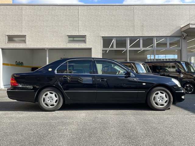 トヨタ セルシオ C インテリアセレクション 高知県 2001(平13)年 6.1万km ブラック サンルーフ/レザーシート/全席シートヒーター/前席エアシート/パワーシート/メモリー機能付きシート/リモコンキー/スペアキー１本/純正ナビ/CD/オートライト/純正フロアマット