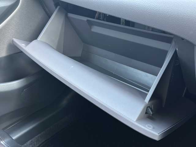 トヨタ ヤリス G 愛知県 2021(令3)年 0.7万km センシュアルレッドマイカ /禁煙車/ワンオーナー//純正8インチディスプレイオーディオ//Bluetooth/CD・DVD//バックカメラ//トヨタセーフティセンス//プリクラッシュセーフティ//レーントレーシングアシスト//ロードサインアシスト//パーキングサポートブレーキ//クリアランスソナー//レーダークルーズコントロール//先行車発進お知らせ機能//オートマチックハイビーム//前席シートヒーター//電動格納ミラーウィンカー//純正フロアマット//ドアバイザー//取扱説明書/新車保証書//スペアキー