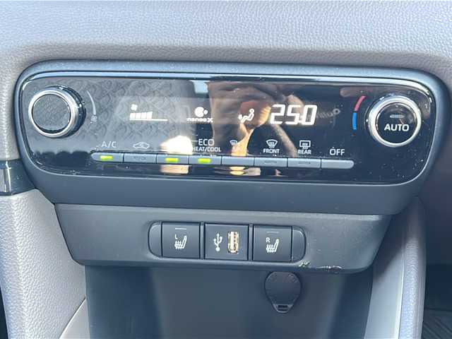 トヨタ ヤリス G 愛知県 2021(令3)年 0.7万km センシュアルレッドマイカ /禁煙車/ワンオーナー//純正8インチディスプレイオーディオ//Bluetooth/CD・DVD//バックカメラ//トヨタセーフティセンス//プリクラッシュセーフティ//レーントレーシングアシスト//ロードサインアシスト//パーキングサポートブレーキ//クリアランスソナー//レーダークルーズコントロール//先行車発進お知らせ機能//オートマチックハイビーム//前席シートヒーター//電動格納ミラーウィンカー//純正フロアマット//ドアバイザー//取扱説明書/新車保証書//スペアキー