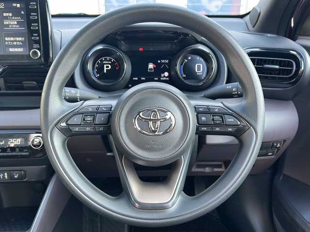 トヨタ ヤリス G 愛知県 2021(令3)年 0.7万km センシュアルレッドマイカ /禁煙車/ワンオーナー//純正8インチディスプレイオーディオ//Bluetooth/CD・DVD//バックカメラ//トヨタセーフティセンス//プリクラッシュセーフティ//レーントレーシングアシスト//ロードサインアシスト//パーキングサポートブレーキ//クリアランスソナー//レーダークルーズコントロール//先行車発進お知らせ機能//オートマチックハイビーム//前席シートヒーター//電動格納ミラーウィンカー//純正フロアマット//ドアバイザー//取扱説明書/新車保証書//スペアキー