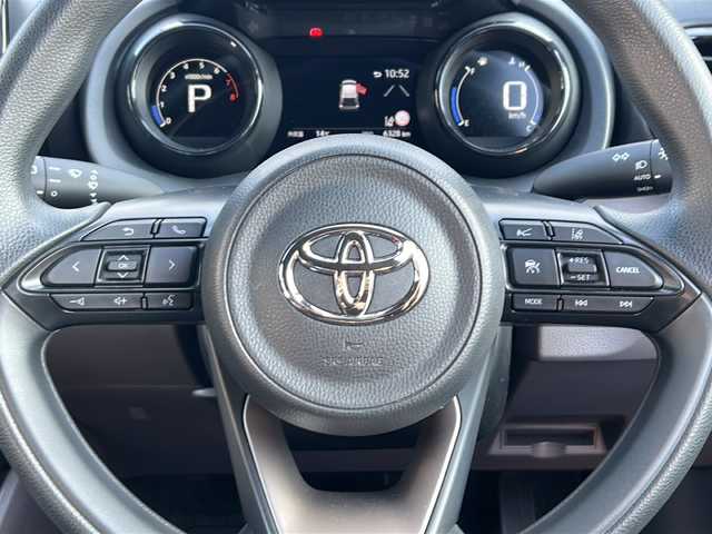 トヨタ ヤリス G 愛知県 2021(令3)年 0.7万km センシュアルレッドマイカ /禁煙車/ワンオーナー//純正8インチディスプレイオーディオ//Bluetooth/CD・DVD//バックカメラ//トヨタセーフティセンス//プリクラッシュセーフティ//レーントレーシングアシスト//ロードサインアシスト//パーキングサポートブレーキ//クリアランスソナー//レーダークルーズコントロール//先行車発進お知らせ機能//オートマチックハイビーム//前席シートヒーター//電動格納ミラーウィンカー//純正フロアマット//ドアバイザー//取扱説明書/新車保証書//スペアキー