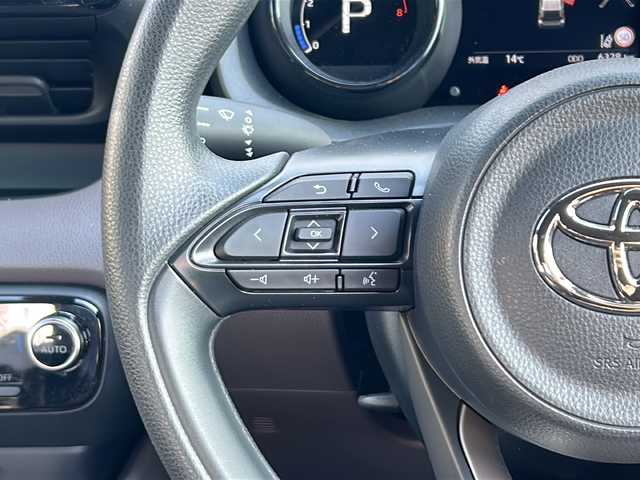 トヨタ ヤリス G 愛知県 2021(令3)年 0.7万km センシュアルレッドマイカ /禁煙車/ワンオーナー//純正8インチディスプレイオーディオ//Bluetooth/CD・DVD//バックカメラ//トヨタセーフティセンス//プリクラッシュセーフティ//レーントレーシングアシスト//ロードサインアシスト//パーキングサポートブレーキ//クリアランスソナー//レーダークルーズコントロール//先行車発進お知らせ機能//オートマチックハイビーム//前席シートヒーター//電動格納ミラーウィンカー//純正フロアマット//ドアバイザー//取扱説明書/新車保証書//スペアキー