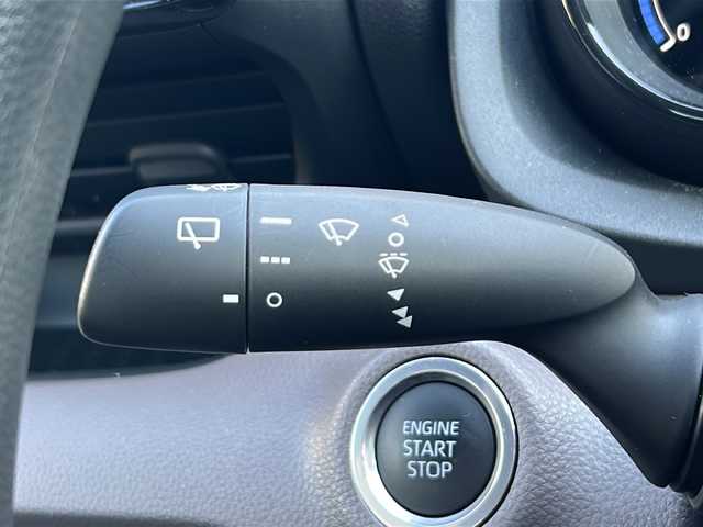 トヨタ ヤリス G 愛知県 2021(令3)年 0.7万km センシュアルレッドマイカ /禁煙車/ワンオーナー//純正8インチディスプレイオーディオ//Bluetooth/CD・DVD//バックカメラ//トヨタセーフティセンス//プリクラッシュセーフティ//レーントレーシングアシスト//ロードサインアシスト//パーキングサポートブレーキ//クリアランスソナー//レーダークルーズコントロール//先行車発進お知らせ機能//オートマチックハイビーム//前席シートヒーター//電動格納ミラーウィンカー//純正フロアマット//ドアバイザー//取扱説明書/新車保証書//スペアキー