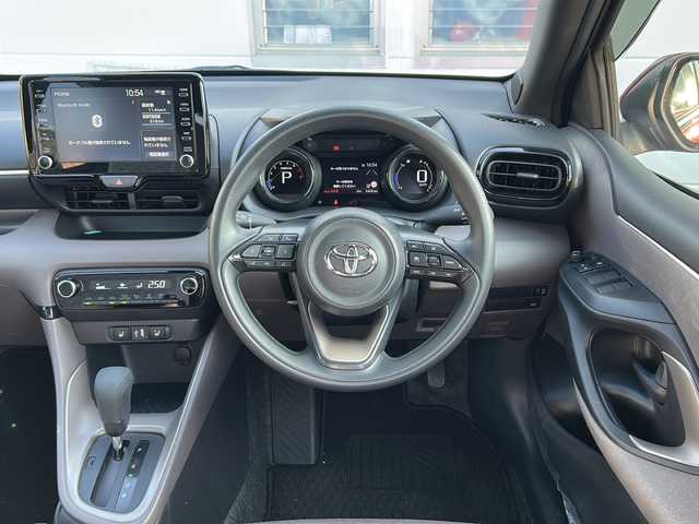 トヨタ ヤリス G 愛知県 2021(令3)年 0.7万km センシュアルレッドマイカ /禁煙車/ワンオーナー//純正8インチディスプレイオーディオ//Bluetooth/CD・DVD//バックカメラ//トヨタセーフティセンス//プリクラッシュセーフティ//レーントレーシングアシスト//ロードサインアシスト//パーキングサポートブレーキ//クリアランスソナー//レーダークルーズコントロール//先行車発進お知らせ機能//オートマチックハイビーム//前席シートヒーター//電動格納ミラーウィンカー//純正フロアマット//ドアバイザー//取扱説明書/新車保証書//スペアキー