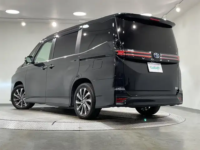 トヨタ ヴォクシー ハイブリッド S－Z 愛知県 2023(令5)年 3.8万km グリッターブラックガラスフレーク 純正10.5インチディスプレイオーディオプラス/純正フリップダウンモニター/電動サイドステップ/衝突軽減ブレーキ/両側電動スライドドア/レーダークルーズコントロール/100V電源/ビルトインETC2.0/シートヒーター/LEDヘッドライト/バックカメラ/フルセグTV/Bluetooth/コーナーセンサー/レーンキープアシスト/オートハイビーム/HDMI接続/Carplay/プッシュスタート/USB接続/スマートキー/CD/DVD再生/ミュージックプレイヤー接続/純正フロアマット/純正アルミホイール/オートライト/禁煙車/ハーフレザーシート/ウィンカーミラー/電動格納ミラー/Wエアコン/横滑り防止装置/ステアリングリモコン/プロアクティブドライビングアシスト/ロードサインアシスト