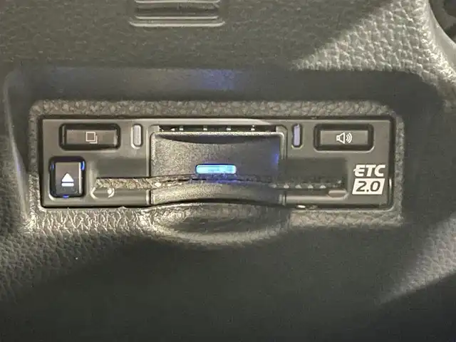 トヨタ ヴォクシー ハイブリッド S－Z 愛知県 2023(令5)年 3.8万km グリッターブラックガラスフレーク 純正10.5インチディスプレイオーディオプラス/純正フリップダウンモニター/電動サイドステップ/衝突軽減ブレーキ/両側電動スライドドア/レーダークルーズコントロール/100V電源/ビルトインETC2.0/シートヒーター/LEDヘッドライト/バックカメラ/フルセグTV/Bluetooth/コーナーセンサー/レーンキープアシスト/オートハイビーム/HDMI接続/Carplay/プッシュスタート/USB接続/スマートキー/CD/DVD再生/ミュージックプレイヤー接続/純正フロアマット/純正アルミホイール/オートライト/禁煙車/ハーフレザーシート/ウィンカーミラー/電動格納ミラー/Wエアコン/横滑り防止装置/ステアリングリモコン/プロアクティブドライビングアシスト/ロードサインアシスト