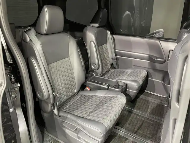 トヨタ ヴォクシー ハイブリッド S－Z 愛知県 2023(令5)年 3.8万km グリッターブラックガラスフレーク 純正10.5インチディスプレイオーディオプラス/純正フリップダウンモニター/電動サイドステップ/衝突軽減ブレーキ/両側電動スライドドア/レーダークルーズコントロール/100V電源/ビルトインETC2.0/シートヒーター/LEDヘッドライト/バックカメラ/フルセグTV/Bluetooth/コーナーセンサー/レーンキープアシスト/オートハイビーム/HDMI接続/Carplay/プッシュスタート/USB接続/スマートキー/CD/DVD再生/ミュージックプレイヤー接続/純正フロアマット/純正アルミホイール/オートライト/禁煙車/ハーフレザーシート/ウィンカーミラー/電動格納ミラー/Wエアコン/横滑り防止装置/ステアリングリモコン/プロアクティブドライビングアシスト/ロードサインアシスト