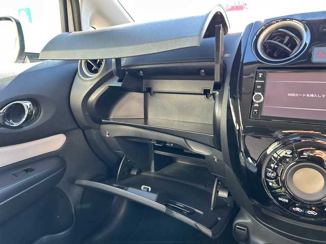 日産 ノート e－パワー X Vセレクション 茨城県 2020(令2)年 6.9万km ブリリアントホワイトパール 純正メモリナビ【MM319D-W】/(地デジTV・CD・DVD・BT・ラジオ再生)/衝突軽減ブレーキ/コーナーセンサー/アラウンドビューモニター/ETC/デジタルインナーミラー/LEDヘッドライト/純正15inアルミホイール/社外フロアマット/スマートキー/取扱説明書