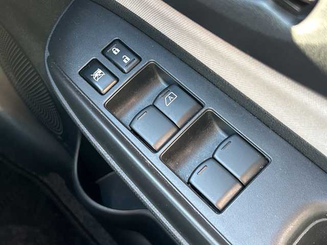 日産 ノート e－パワー X Vセレクション 茨城県 2020(令2)年 6.9万km ブリリアントホワイトパール 純正メモリナビ【MM319D-W】/(地デジTV・CD・DVD・BT・ラジオ再生)/衝突軽減ブレーキ/コーナーセンサー/アラウンドビューモニター/ETC/デジタルインナーミラー/LEDヘッドライト/純正15inアルミホイール/社外フロアマット/スマートキー/取扱説明書