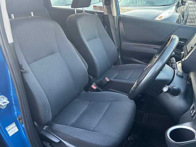 トヨタ シエンタ G 宮城県 2017(平29)年 6.3万km コバルトブルーメタリック 登録時走行距離６２８６４ｋｍ/純正SDナビ/CD/DVD/Bluetooth接続/フルセグテレビ/バックカメラ/両側パワースライドドア/トヨタセーフティーセンス/プリクラッシュセーフティー/レーンディパーチャーアラート/オートハイビーム/プッシュスタート/スマートキー/アイドリングストップ/横滑り防止/フォグランプ/純正ドライブレコーダー/ビルトインETC/ステアリングリモコン/純正フロアマット/AAC