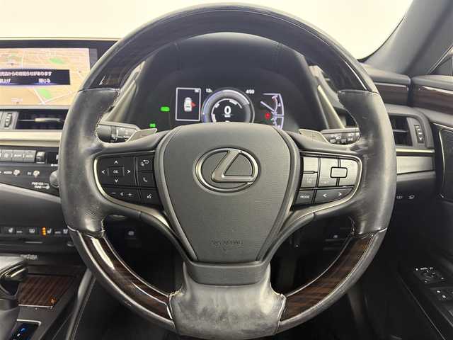 レクサス ＥＳ 300h バージョンL 愛知県 2020(令2)年 3.7万km レッドマイカクリスタルシャイン マークレビンソン　/サンルーフ　/純正１２．３インチナビ　/全方位カメラ　/デジタルインナーミラー　　/衝突軽減ブレーキ　/シートヒーター　/レザーシート　/パワーシート　/ステアヒーター　/ＢＳＭ　/ＥＴＣ２．０